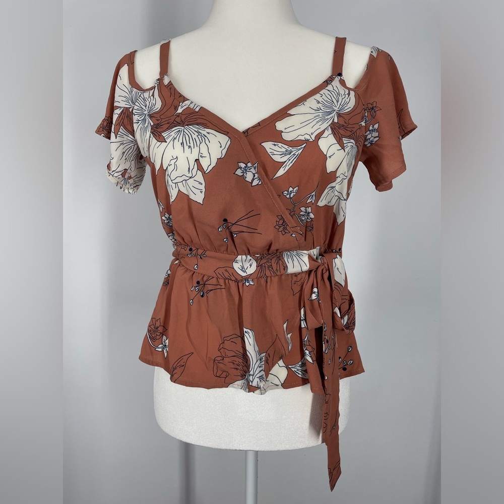 2/$10 Sienna Sky Off/Cold Shoulder Floral Crop Top